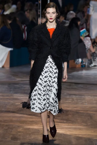 Look 15